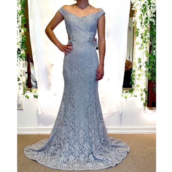 Grey lace prom dress. BEAUTIFUL SIDE DETAIL😍 - Picture 3 of 4